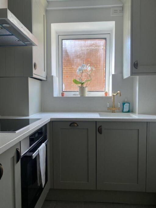 2 Double Bedroom Charming Chelsea Apartment Лондон Экстерьер фото